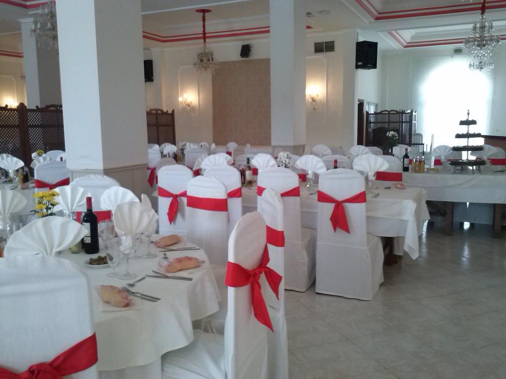 Hostal Restaurante Las Rejas Archidona Exterior photo